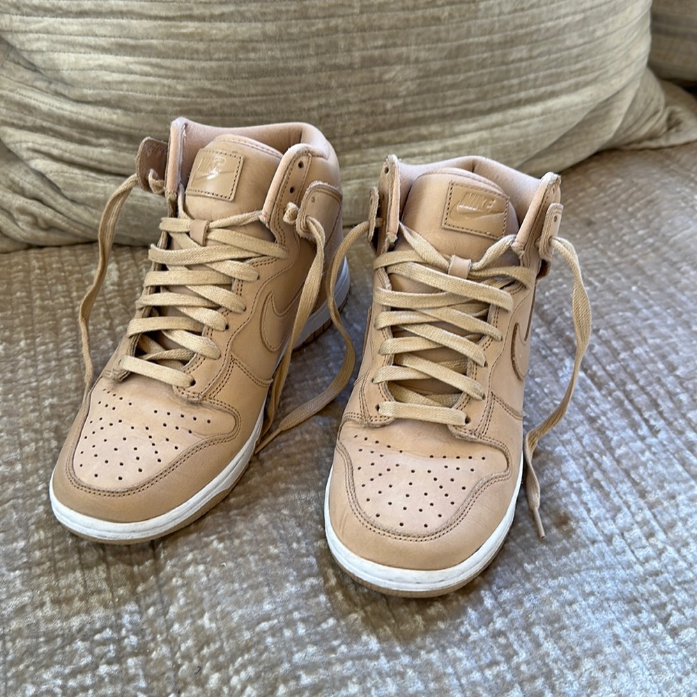 High top Nike shoes size 7.5